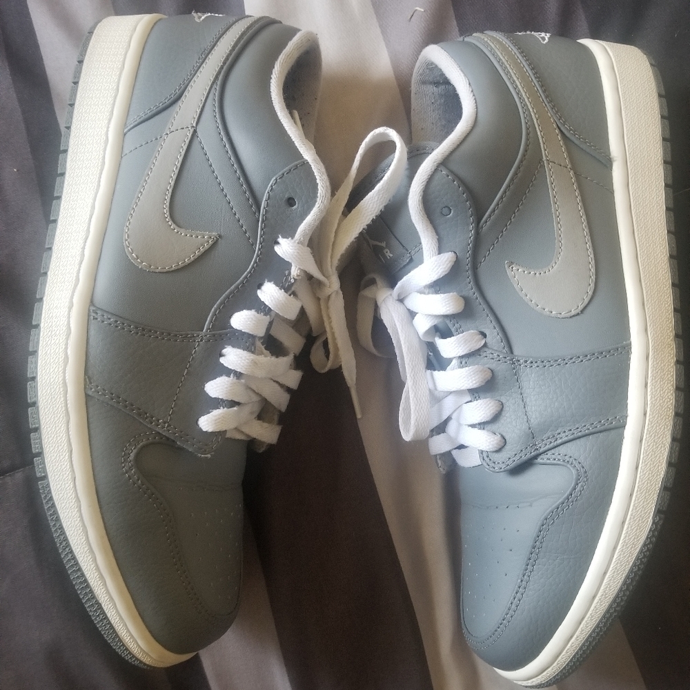Nike air jordan 1 low cool grey